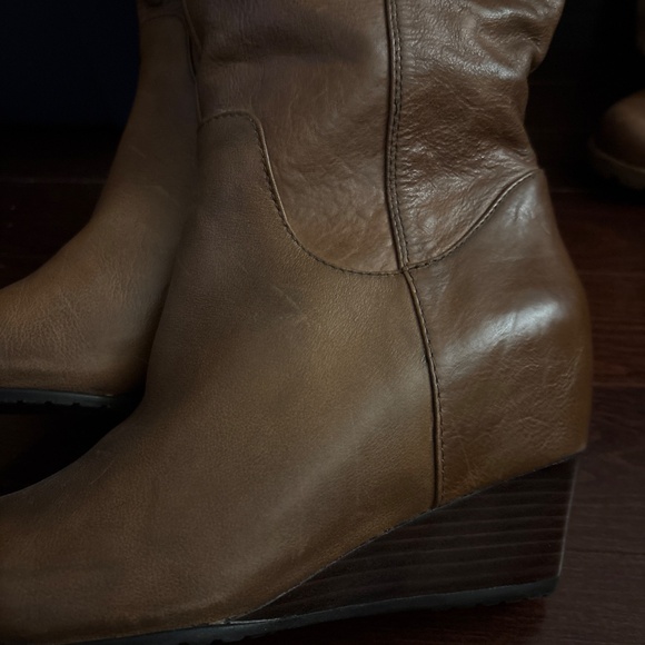 New brown leather wedge boots with side pocket that buttons closed size 7 1/2 - Picture 3 of 11